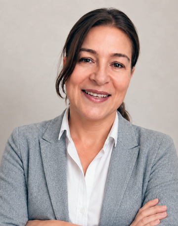 Chiara, għalliema nattiva Kanadiża tal-Ingliż